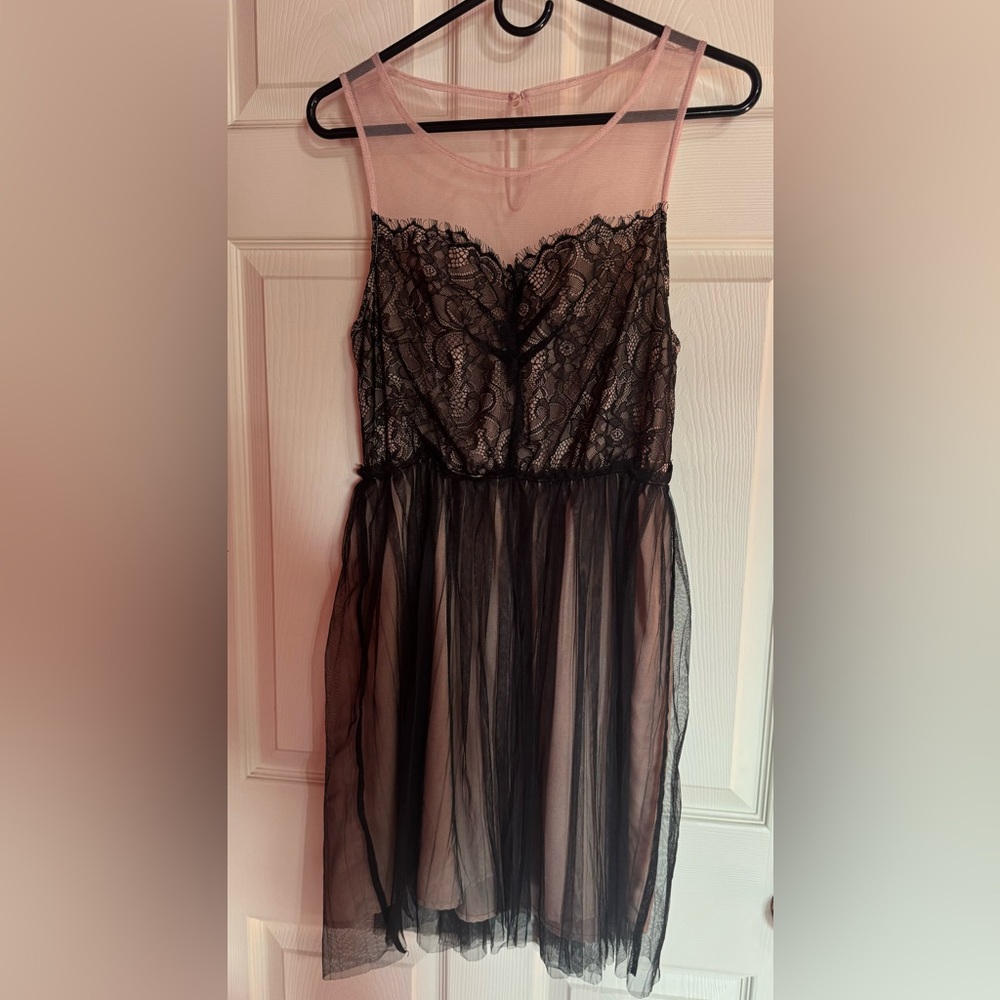 Pins & needles Urban Outfitters light pink/black sleeveless dress size large